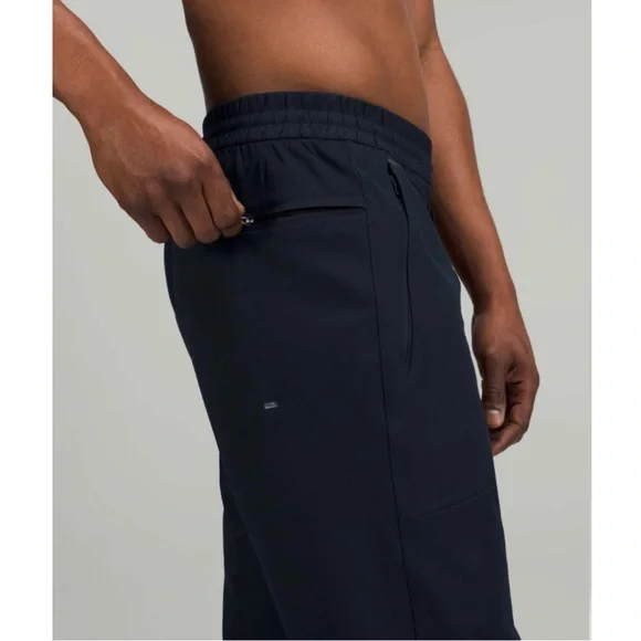 Lululemon License to Train Jogger in True Navy Size L - Picture 3 of 15